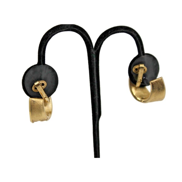 A6 Flawless Vintage Signed Crown TRIFARI Gold-tone Clip-on Earrings - Picture 2 of 4